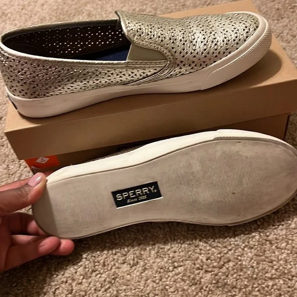 SPERRY Silver 7.5 M, gently worn, memory foam - Picture 4 of 5